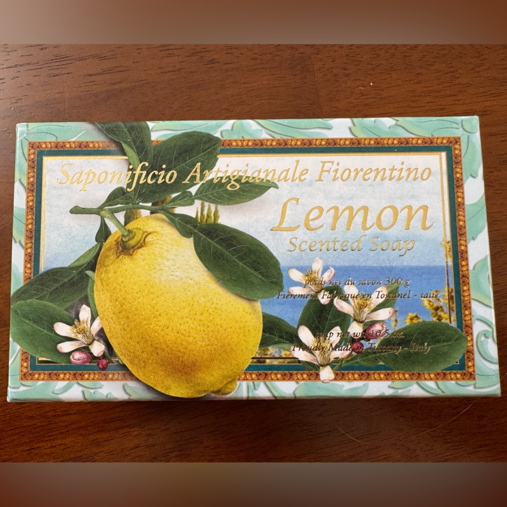 NWT Italian Lemon Scented Soap🦋